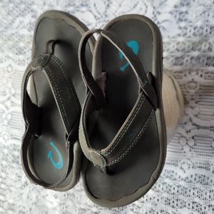Kids Olukai sandals size 11-12 little kids